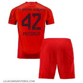 Camisa de Futebol Bayern Munich Jamal Musiala #42 Equipamento Principal Infantil 2024-25 Manga Curta (+ Calças curtas)